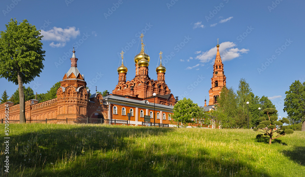 Naklejka premium Sergiev Posad. Russia. June 07, 2022. Gilded domes of the Cathedral of the Icon of the Mother of God in the Chernihiv Men's Monastery, founded in 1844.