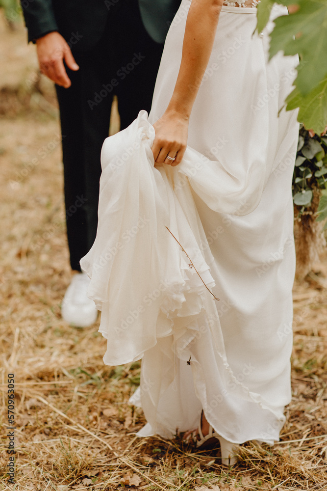 Fototapeta premium Les mariés dans la nature