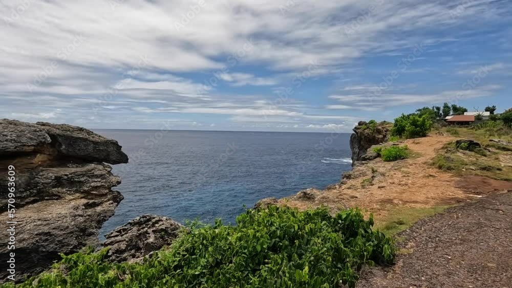 Nusa Penida, Bali, Indonesia. Broken Beach is a 200 meter high cliff jutting into the ocean. Icon Bali Sea
Nusa Penida, Bali, Indonesia. Broken Beach is a 200 meter high cliff jutting into the ocean. Icon Bali Sea