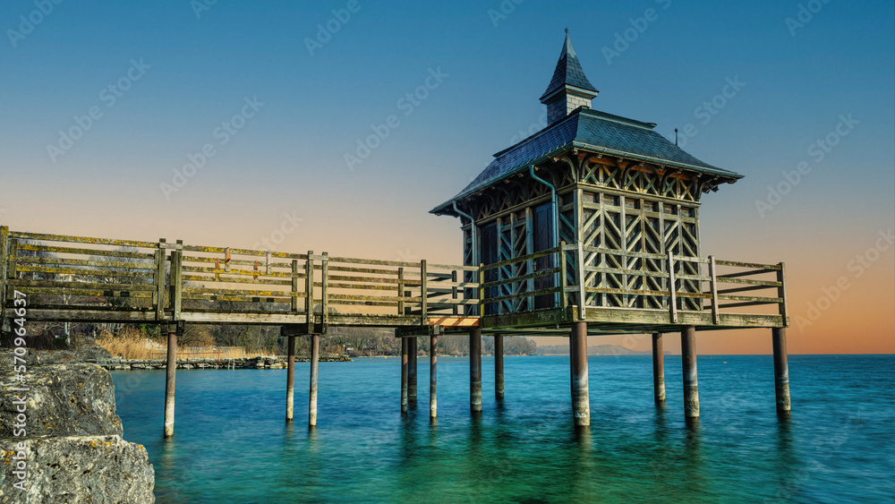 House by the lake. The Gorgier bathhouse, built on stilts, is an architectural and historical testimony of great value. It reflects in its typology the understanding of bathing at that time