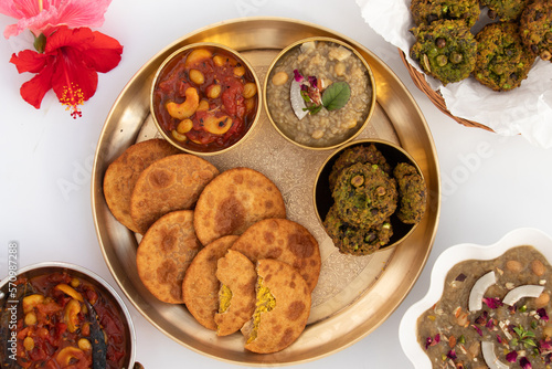 Dal Bhari Poori, Dholl Puri, Cholar Dal, Luchi Served With Gur Ki Kheer Or Jaggery Rice Pudding, Nolen Gurer Payesh, Rasiyaw, Payasam, Hara Chana Or Chholia Pakoda Bhabhra, Tamatar Ki Meethi Chutney