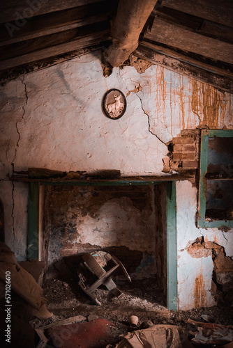 Wallpaper Mural old rusty door Torontodigital.ca