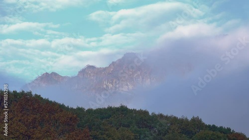 長野県 戸隠 鏡池の紅葉と秋の景色