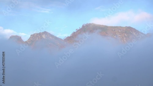 長野県 戸隠 鏡池の紅葉と秋の景色