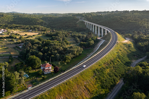 viaductos y carreteras desde el aire