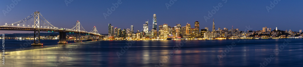 Fototapeta premium View of the Bay Bridge and San Francisco skyline at dawn from Treasure Island