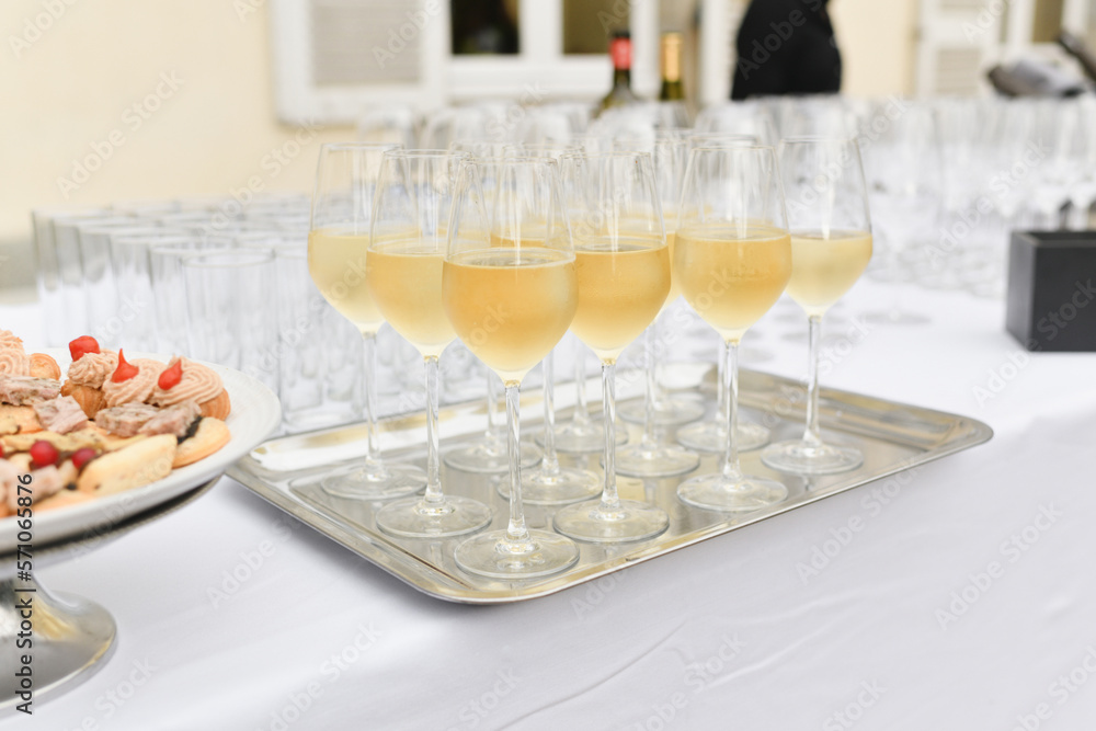 Glasses of champagne and bubbles at a wedding