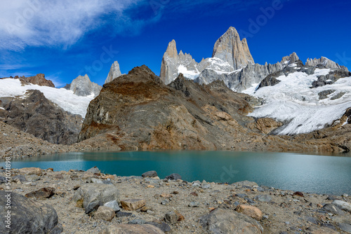 Stunning Laguna de los Tres with its turquoise water and Mount Fitz Roy and icefield in the back - famous sight when hiking in El Chalt  n  Patagonia  Argentina