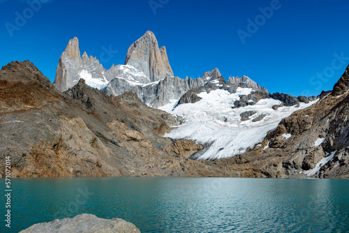 Stunning Laguna de los Tres with its turquoise water and Mount Fitz Roy and icefield in the back - famous sight when hiking in El Chaltén, Patagonia, Argentina