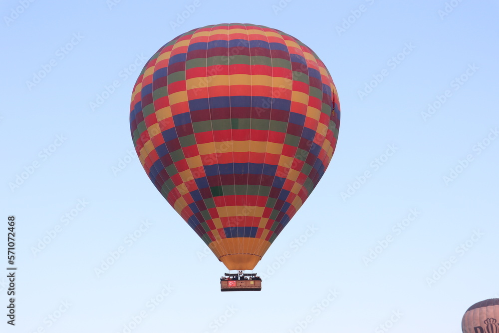 Naklejka premium hot air balloon in flight
