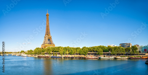 Riverside view of Eiffel Tower in Paris. France © Pawel Pajor