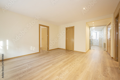 Schilderij op canvas Empty living room with floating oak flooring, access doors to other rooms in oak
