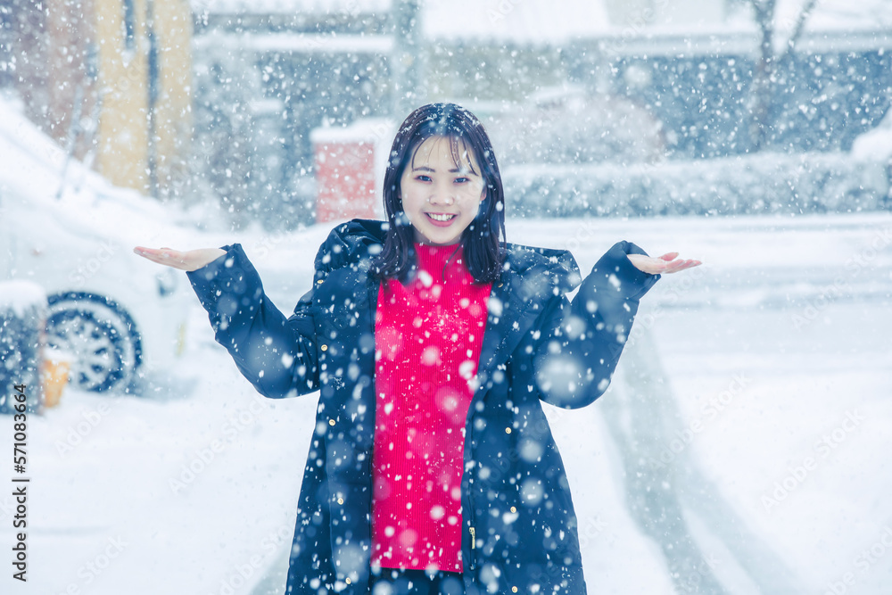 雪の中に立つ女性 snow 雪の中に立つ女性 snow