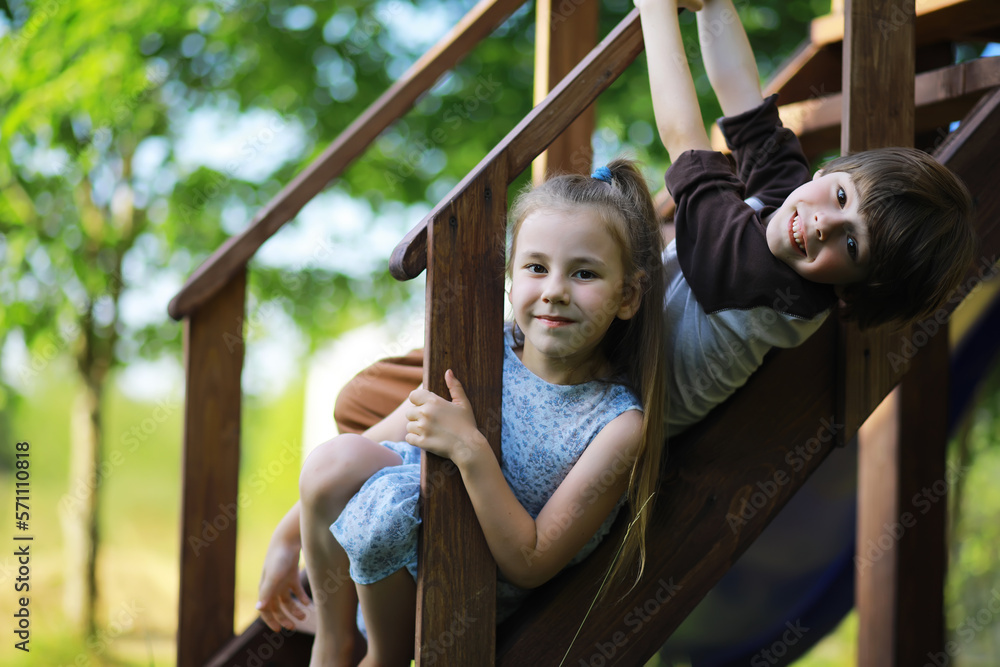 Obraz premium Children walk in the summer in nature. Child on a sunny spring morning in the park. Traveling with children.