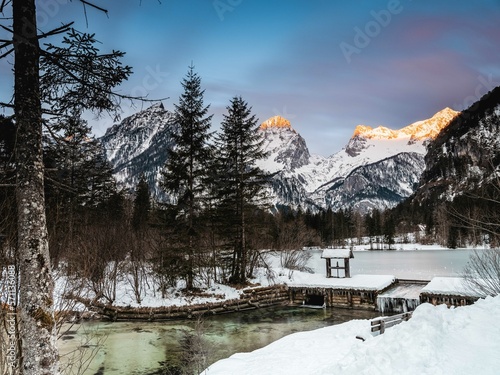 Schiederweiher in Hinterstoder in Winterlandschaft mit Alpenflühen