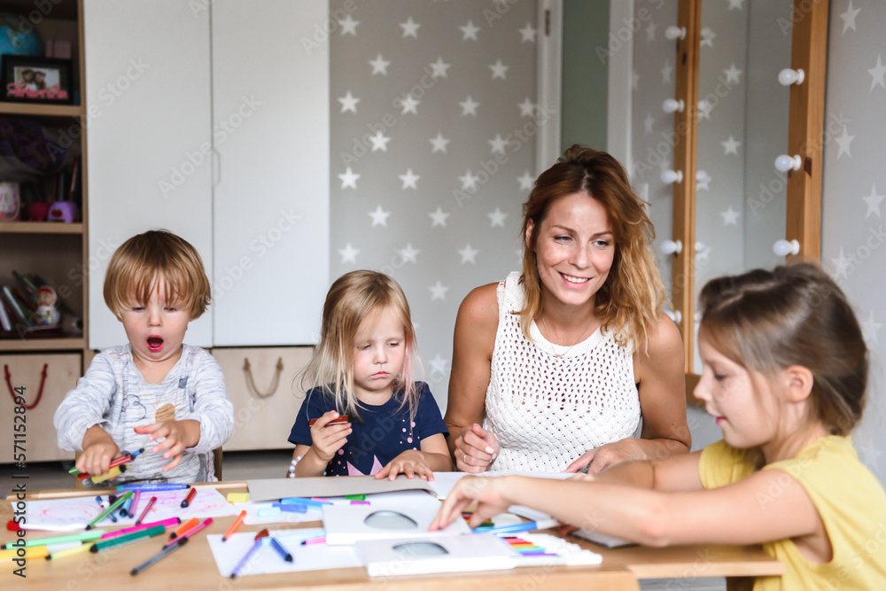 Mom with young children drawing with felt-tip pens Mom with young children drawing with felt-tip pens