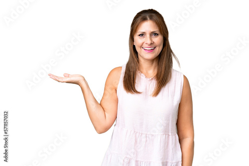 Quadro su tela Middle age woman over isolated background holding copyspace imaginary on the pal