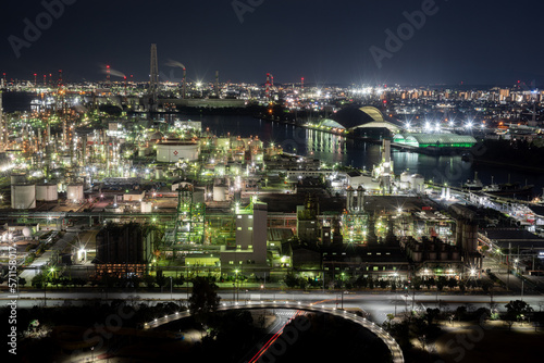 美しい工場地帯の夜景　四日市市 © rai