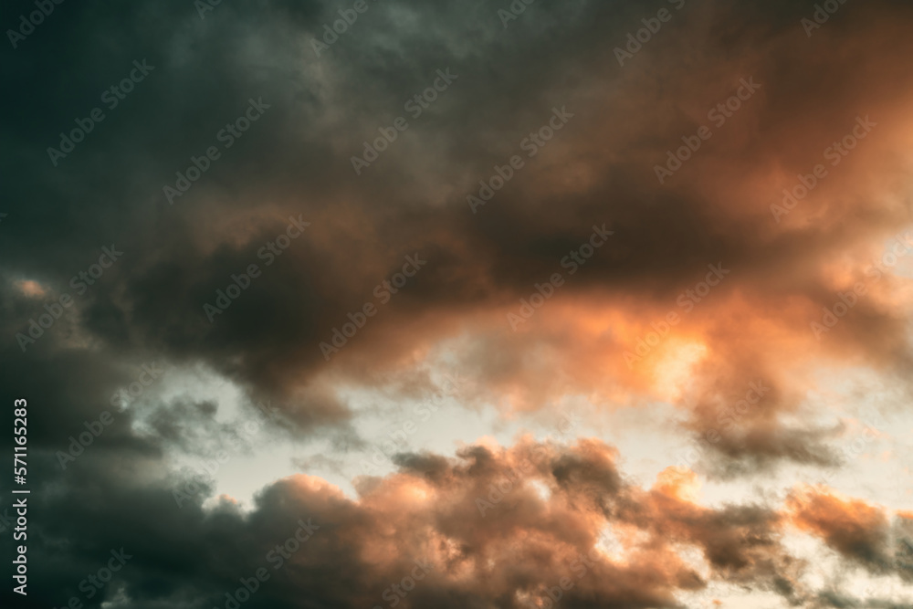 Obraz premium Evening sky clouds. Idyllic natural background.