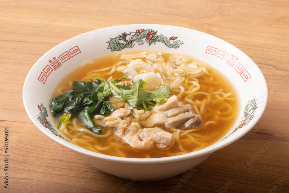 醤油ラーメン (鶏チャーシュー) 醤油ラーメン (鶏チャーシュー)