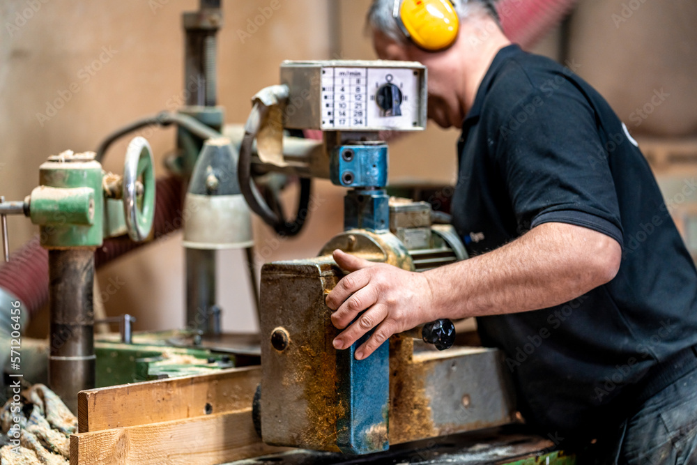 repair and adjustment of milling machines in joinery repair and adjustment of milling machines in joinery