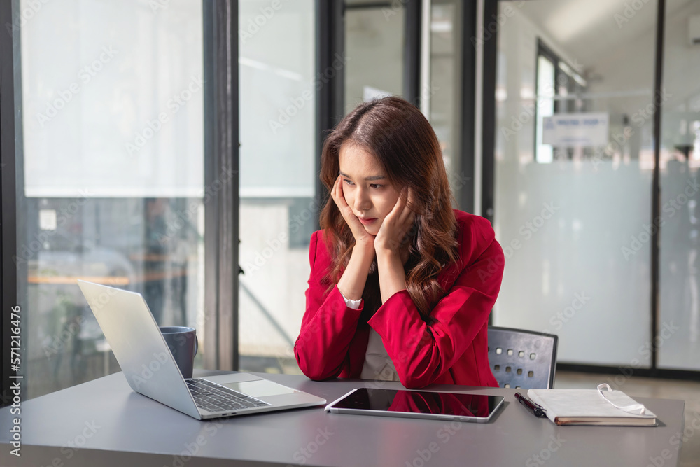 Concept Burnout Syndrome. Business Woman feels uncomfortable working. Which is caused by stress, accumulated from unsuccessful work And less resting body. Consult a specialist psychiatrist. Concept Burnout Syndrome. Business Woman feels uncomfortable working. Which is caused by stress, accumulated from unsuccessful work And less resting body. Consult a specialist psychiatrist.