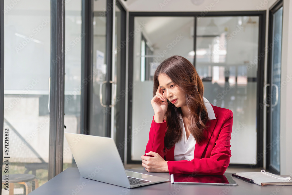 Concept Burnout Syndrome. Business Woman feels uncomfortable working. Which is caused by stress, accumulated from unsuccessful work And less resting body. Consult a specialist psychiatrist. Concept Burnout Syndrome. Business Woman feels uncomfortable working. Which is caused by stress, accumulated from unsuccessful work And less resting body. Consult a specialist psychiatrist.