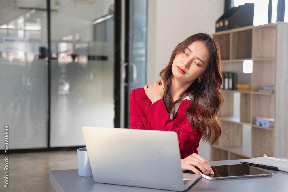 Concept Burnout Syndrome. Business Woman feels uncomfortable working. Which is caused by stress, accumulated from unsuccessful work And less resting body. Consult a specialist psychiatrist. Concept Burnout Syndrome. Business Woman feels uncomfortable working. Which is caused by stress, accumulated from unsuccessful work And less resting body. Consult a specialist psychiatrist.