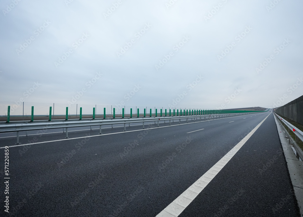 Fototapeta premium highway without road traffic. photo during the day.