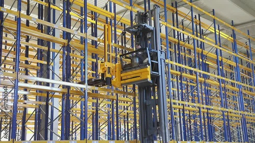 High Rack Forklift Stacker Empty Shelving System in Warehouse