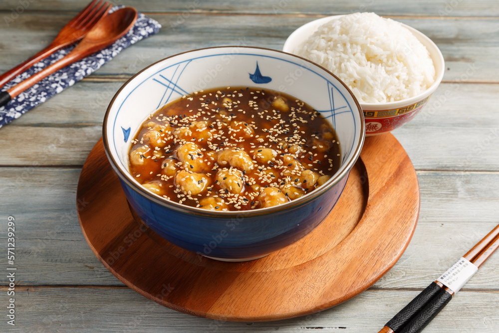 Poulet au caramel. Spécialité thaïlandaise. Poulet au caramel. Spécialité thaïlandaise.
