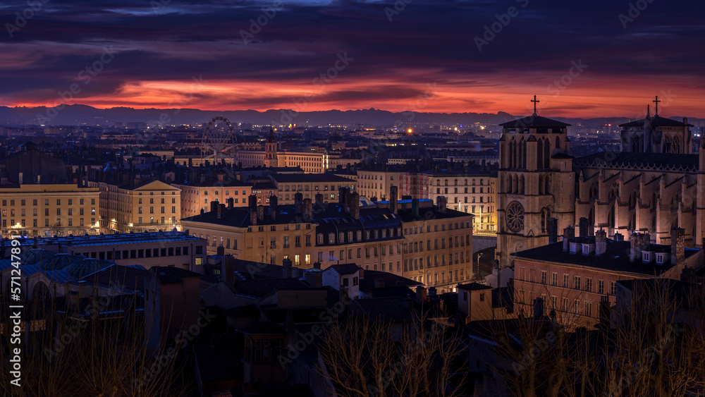 Paysage urbain de la ville touristique de Lyon en France, au crépuscule en hiver