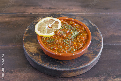 Houmous (humus) turc. Une entrée légère faite maison. photo