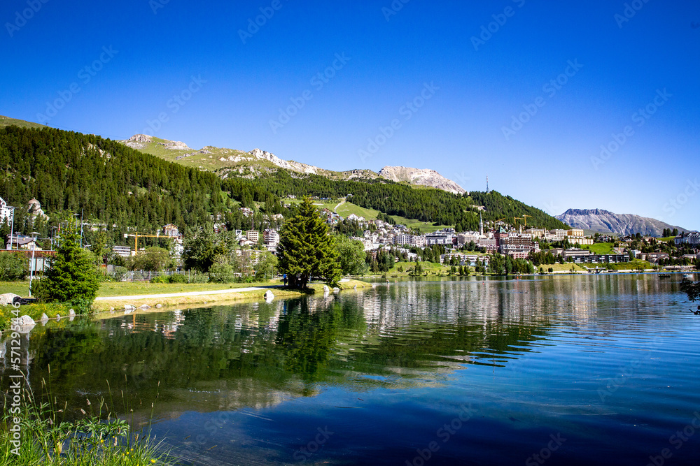 Fototapeta premium Sankt Moritz can be seen on the surface Sankt Moritzsee