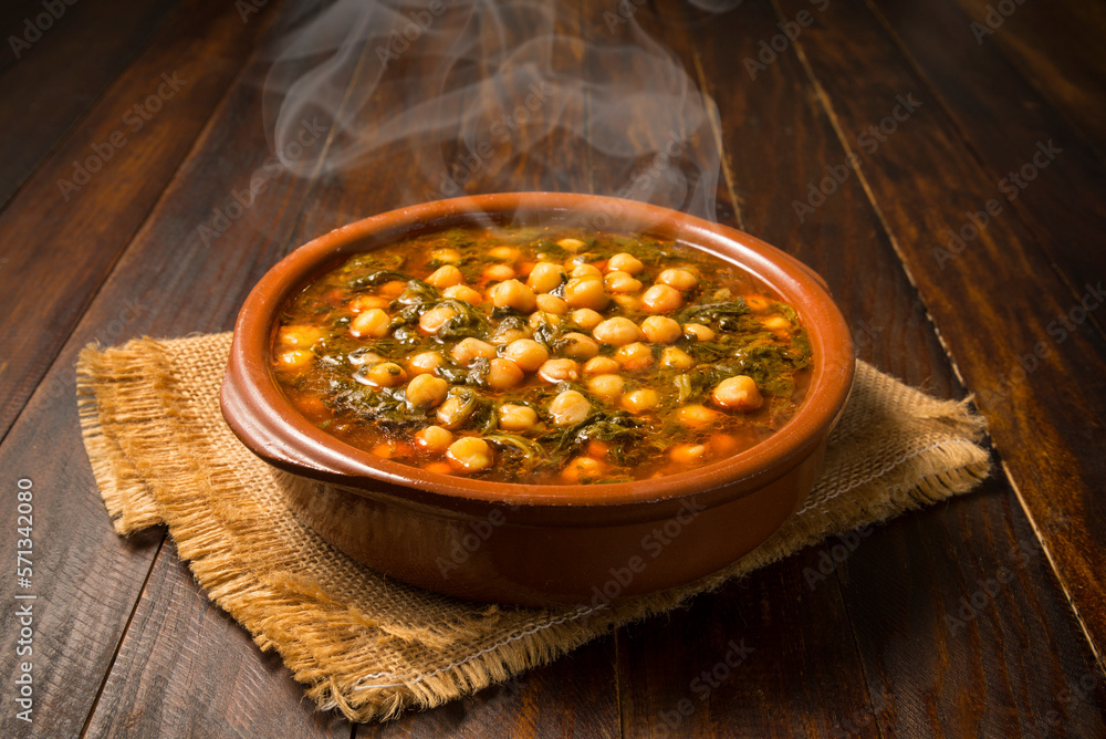 Garbanzos con espinacas, potaje de vigilia