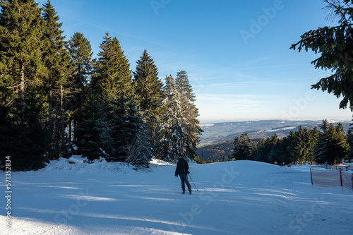 Ski slope on the Wasserkuppe with skiers © Claudia Evans 