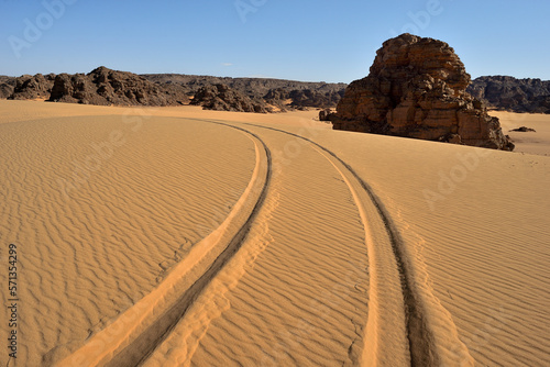 SAHARA DESERT, SAND DUNES AND ROCK FORMATIONS DURING JEEP SAFARI IN ALGERIA AROUND DJANET OASIS AND ERG ADMAR