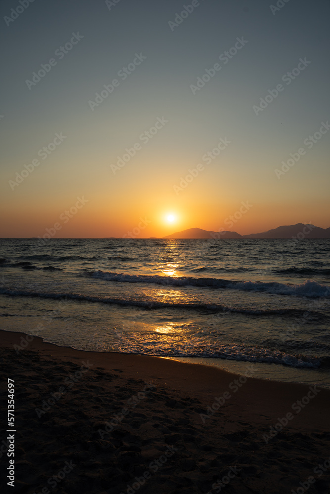 Zachodzące słońce nad morzem, Wyspy Egejskie