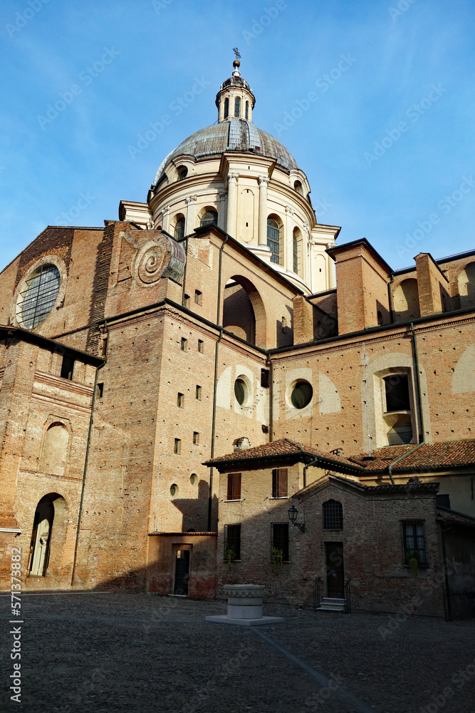 Mantua Piazza Alberti Basilica di Sant Andrea Hochformat