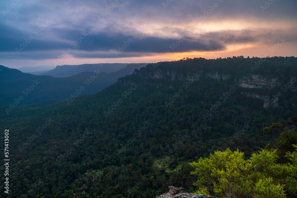 Elysian Rock Lookout at sunset in Blue Mountains National Park in NSW, Australia.