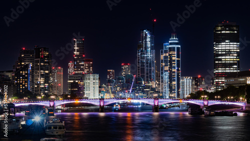 city skyline with bridge at night in London © 유민 김