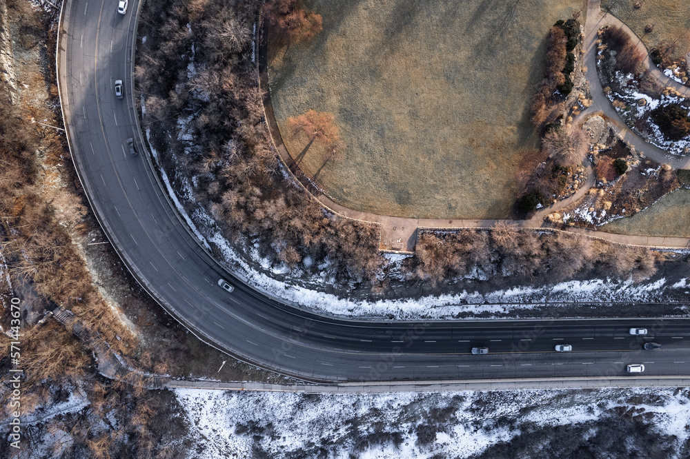 Obraz premium Road around park