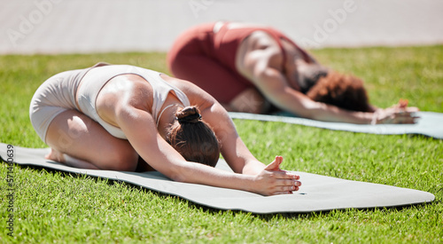 Foto Fitness, woman and yoga on grass for spiritual wellness, healthy exercise or stretching on mat in nature