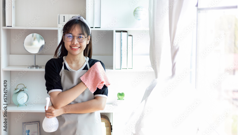 Housewives use towels to wipe things, tables, chairs, display cabinets and glass inside the house, Big cleaning, Housework, Daily routine ,Removes germs and dirt and deep stains, Clean up on weekends. Housewives use towels to wipe things, tables, chairs, display cabinets and glass inside the house, Big cleaning, Housework, Daily routine ,Removes germs and dirt and deep stains, Clean up on weekends.
