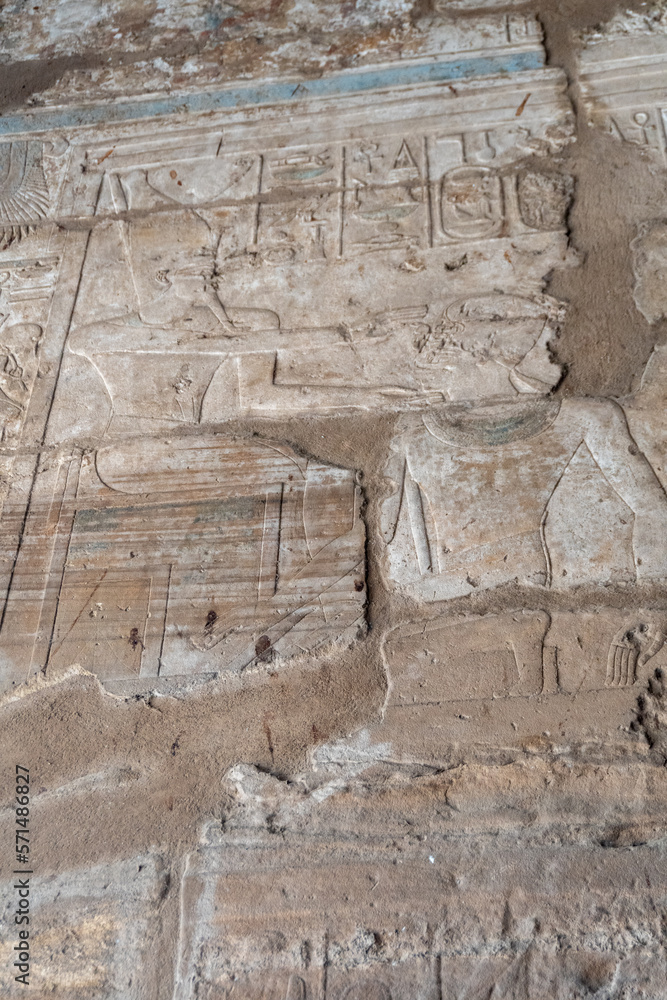 Interior walls of the Luxor temple, with hieroglyphs and columns Interior walls of the Luxor temple, with hieroglyphs and columns