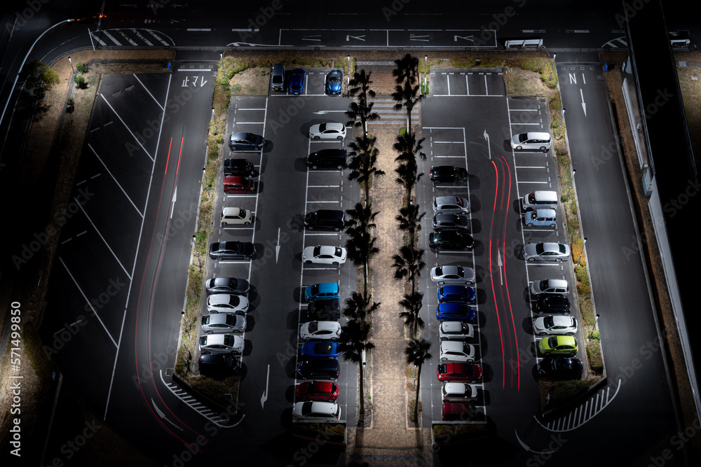 Obraz premium 夜の駐車場