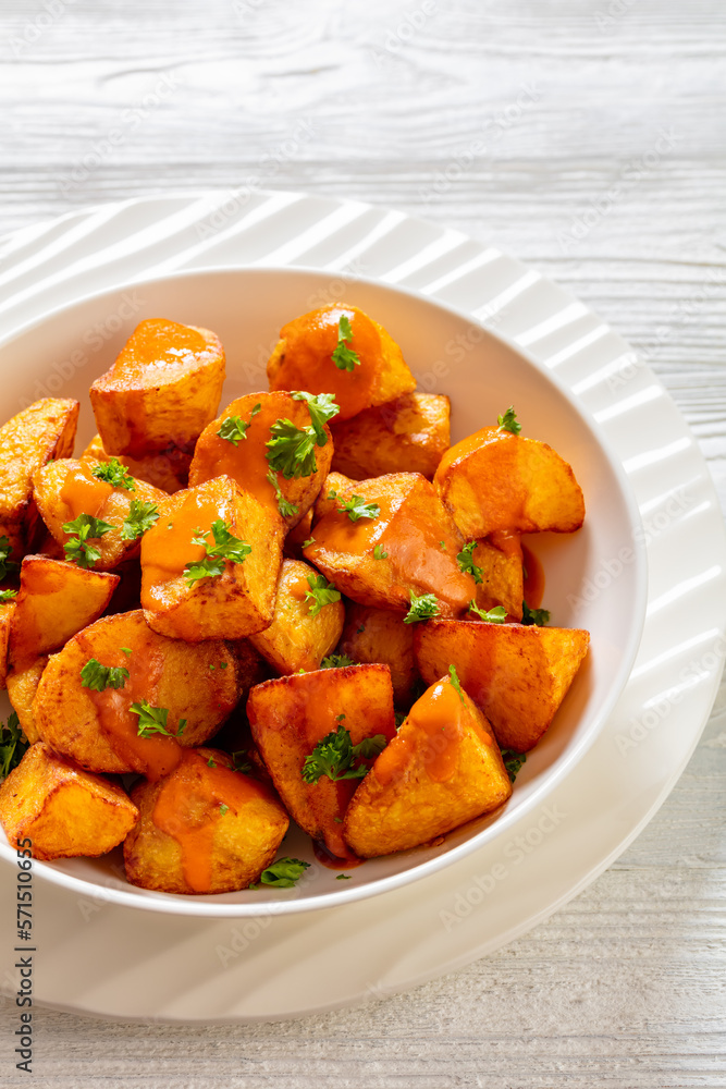 patatas bravas, deep fried potatoes with sauce patatas bravas, deep fried potatoes with sauce
