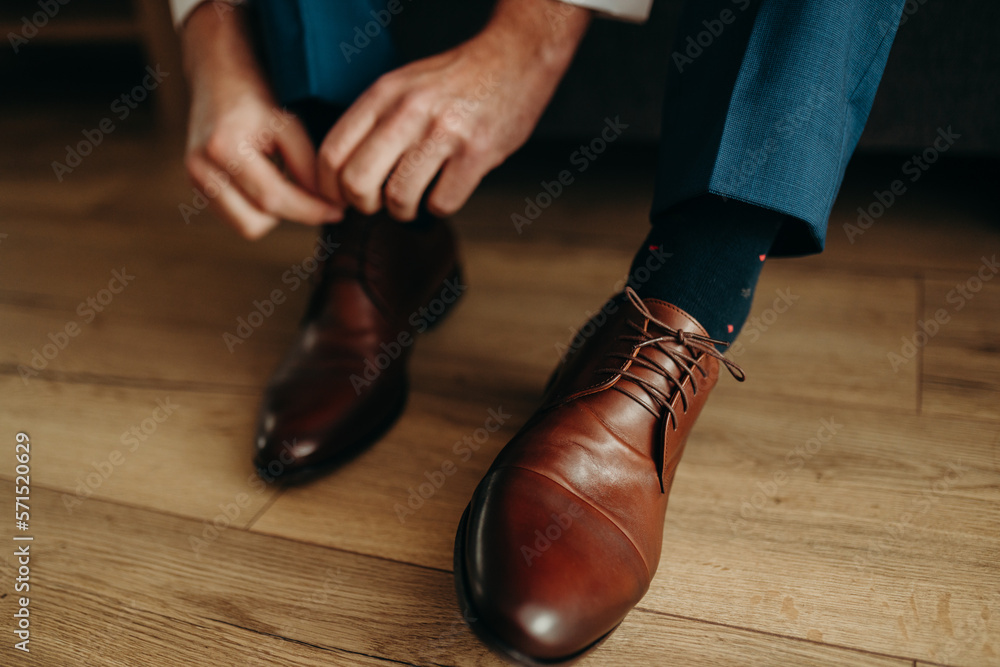 Groom tie his shoes