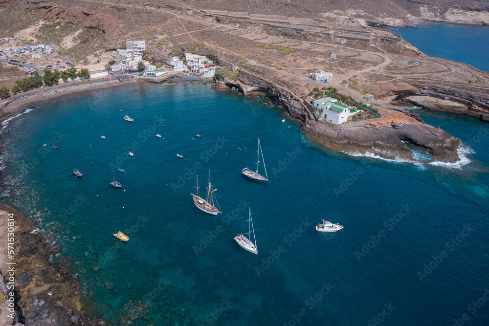 Foto aérea del Puertito en la costa de Adeje, en el sur de la isla de Tenerife, Canarias