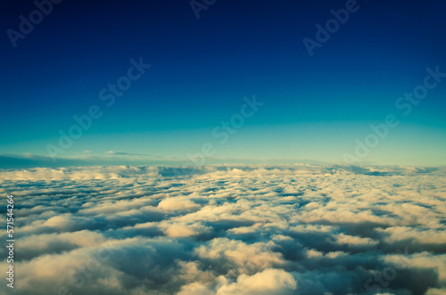 cielo con muchas nubes esponjosas, desde un avión  photo